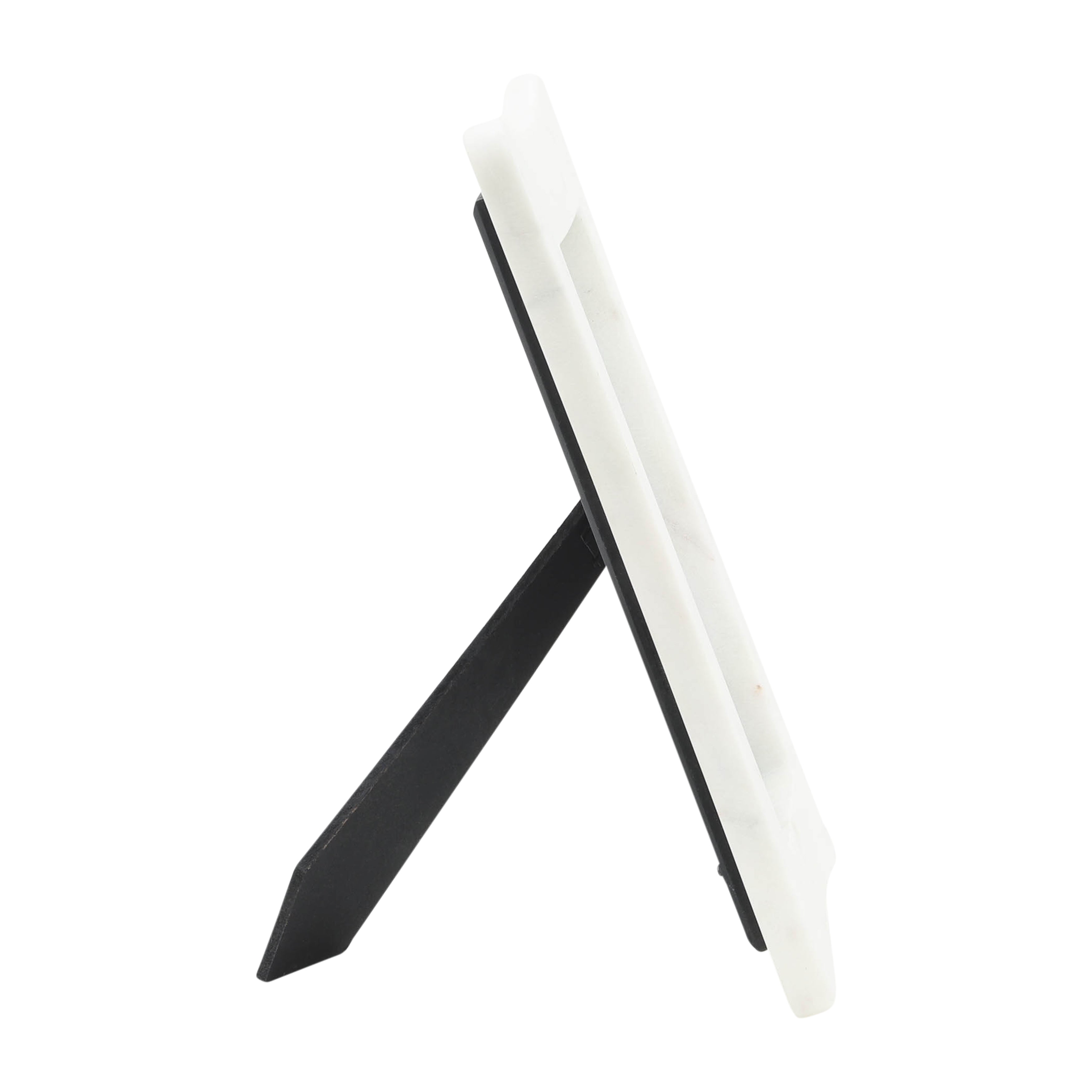 Classic Marble Touch: White Curved 5x7 Photo Frame for Timeless Décor